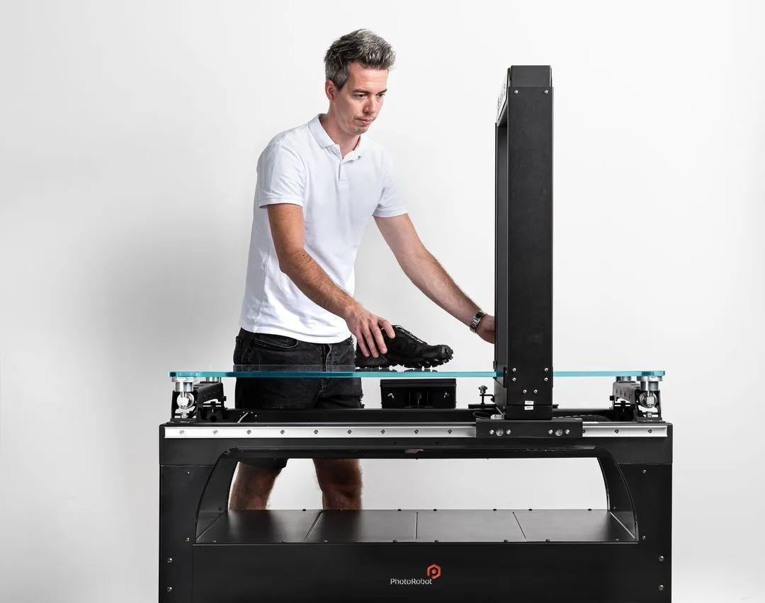 CubiScan dimensioning systems weight and measure inventory for sorting by photographic requirements.